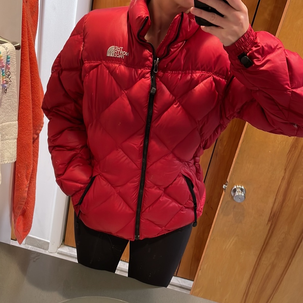 TNF THE NORTH FACE red quilted puffer w cinched waist. Women’s size Large
